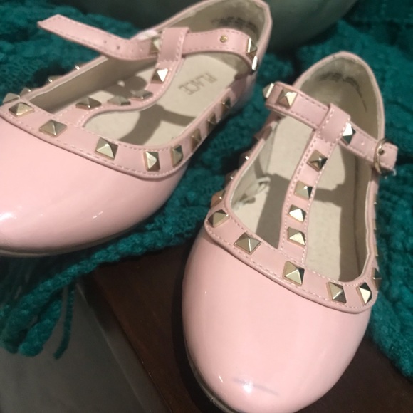 Girls flats. Children place shoes. - Picture 5 of 5